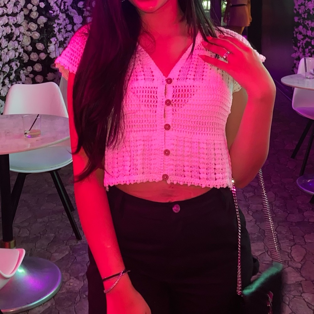 white knitted top 🤍
